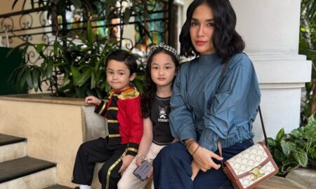 Ussy Sulistiawaty bersama anak-anak [Instagram]