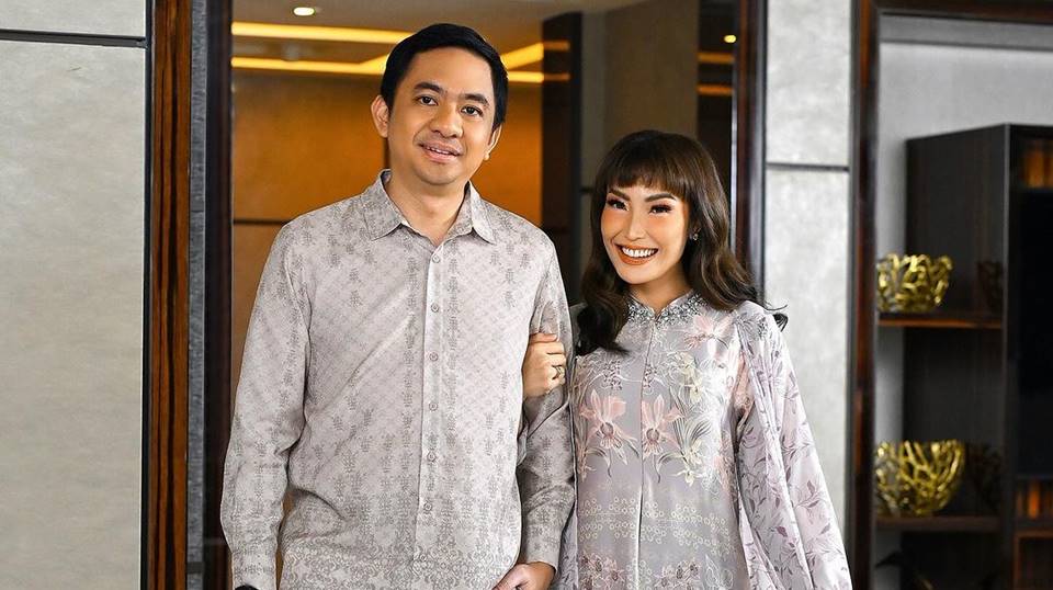 Ayu Dewi dan suaminya Regi Datau Instagram