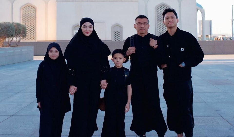 Keluarga Anang Hermansyah dan Ashanty Umrah