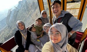 Keluarga Irfan Hakm Aisha Paling Depan