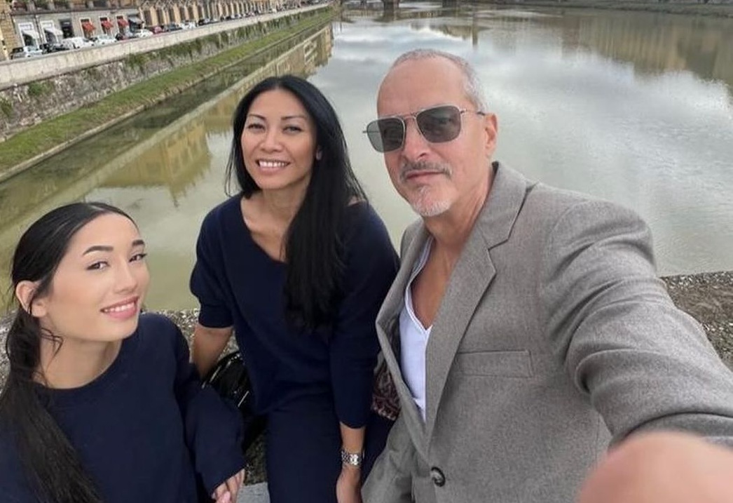 Anggun C Sasmi bersama suami dan anak Instagram