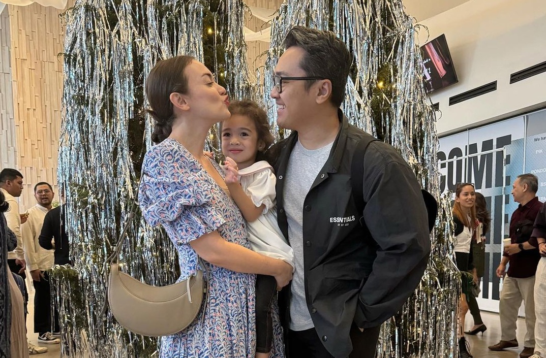 Rianti Cartwright bersama suami dan anak Instagram