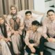 Sonya Fatmala bersama Hengky Kurniawan dan anak-anak mereka [Instagram]