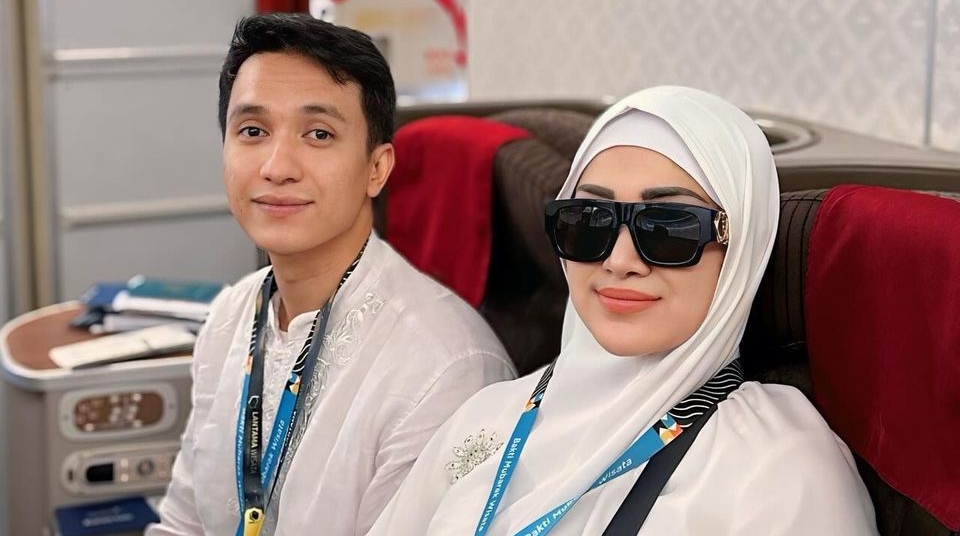 Icha Anisa Umrah bareng Suami