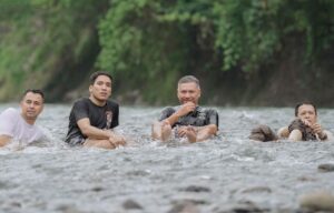 Raffi Ahmad bersama Desta Gading Marten dan Ariel Noah di Sumatera Utara Instagram