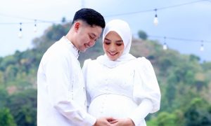 Angga Wijaya peringati tujuh bulanan kehamilan istrinya Instagram