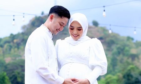 Angga Wijaya peringati tujuh bulanan kehamilan istrinya. [Instagram]