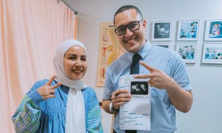 Tya Ariestya saat memeriksakan diri untuk proses bayi tabung [Instagram]