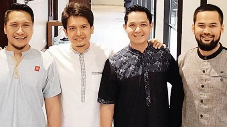 Arie Untung Dimas Seto Dude Harlino dan Teuku Wisnu Instagram