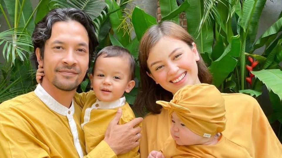 Kimberly Ryder dan Edward Akbar bareng Anak anak Mereka