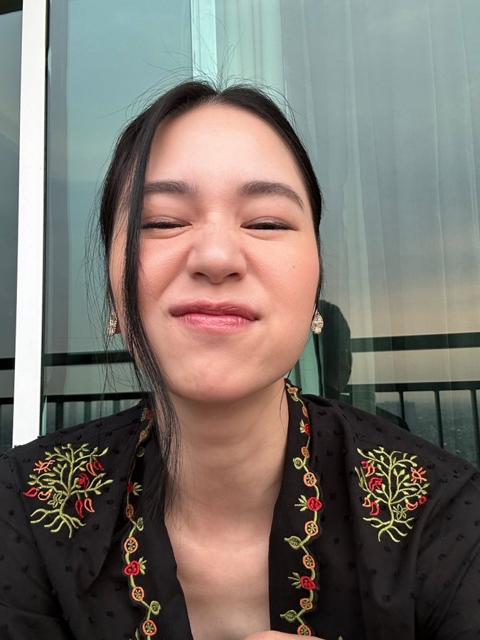 Laura Basuki Tepati Posting Selfie usai Teaser Film Heartbreak Motel Ditonton 100 Ribu Kali