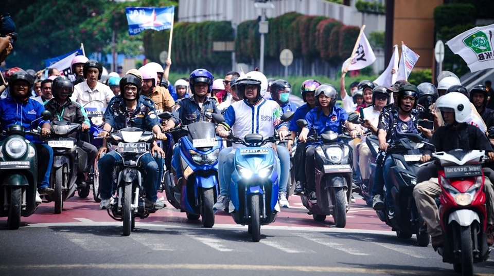 Bobby Nasution dan Kahiyang Ayu Sambangi KPU