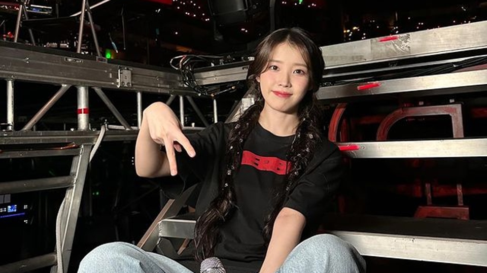 IU World Tour Instagram