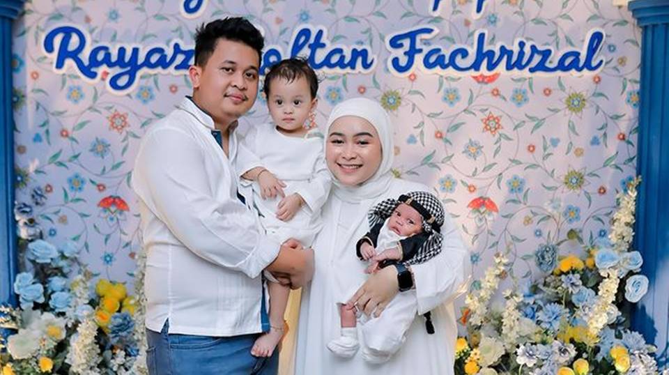 Syifa adik Ayu Ting Ting bersama suami dan kedua anaknya Instagram