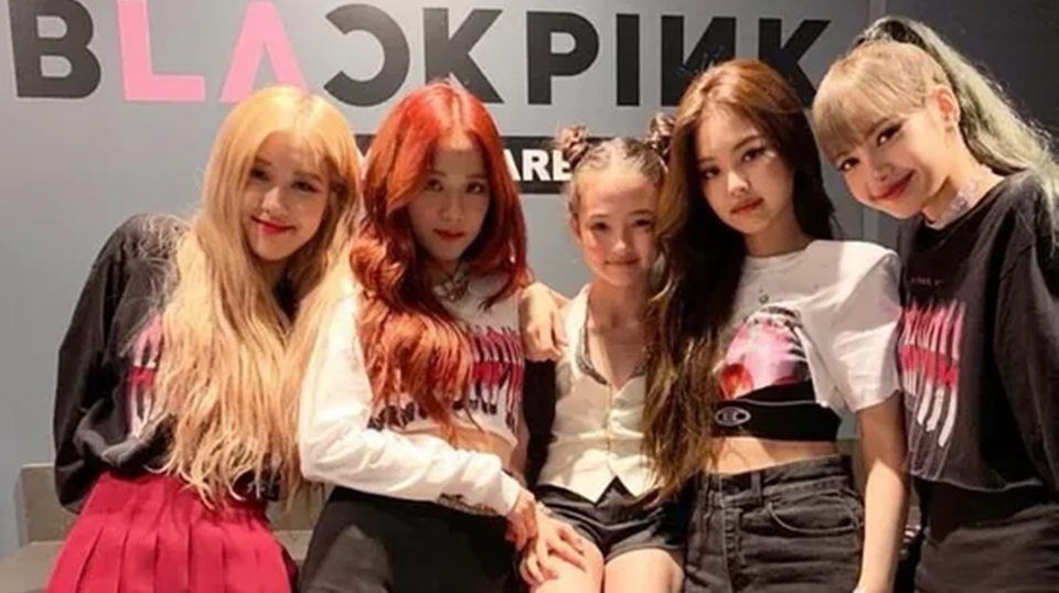 Ella Gross Bareng BLACKPINK YG Entertainment