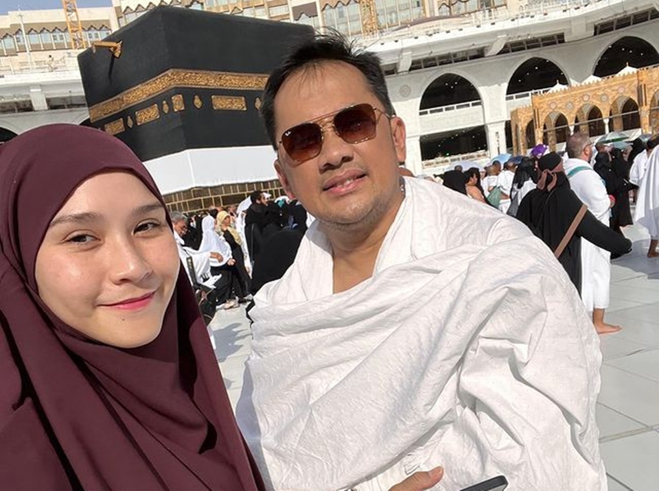 Zaskia Adya Mecca Hanung Bramantyo Haji Instagram