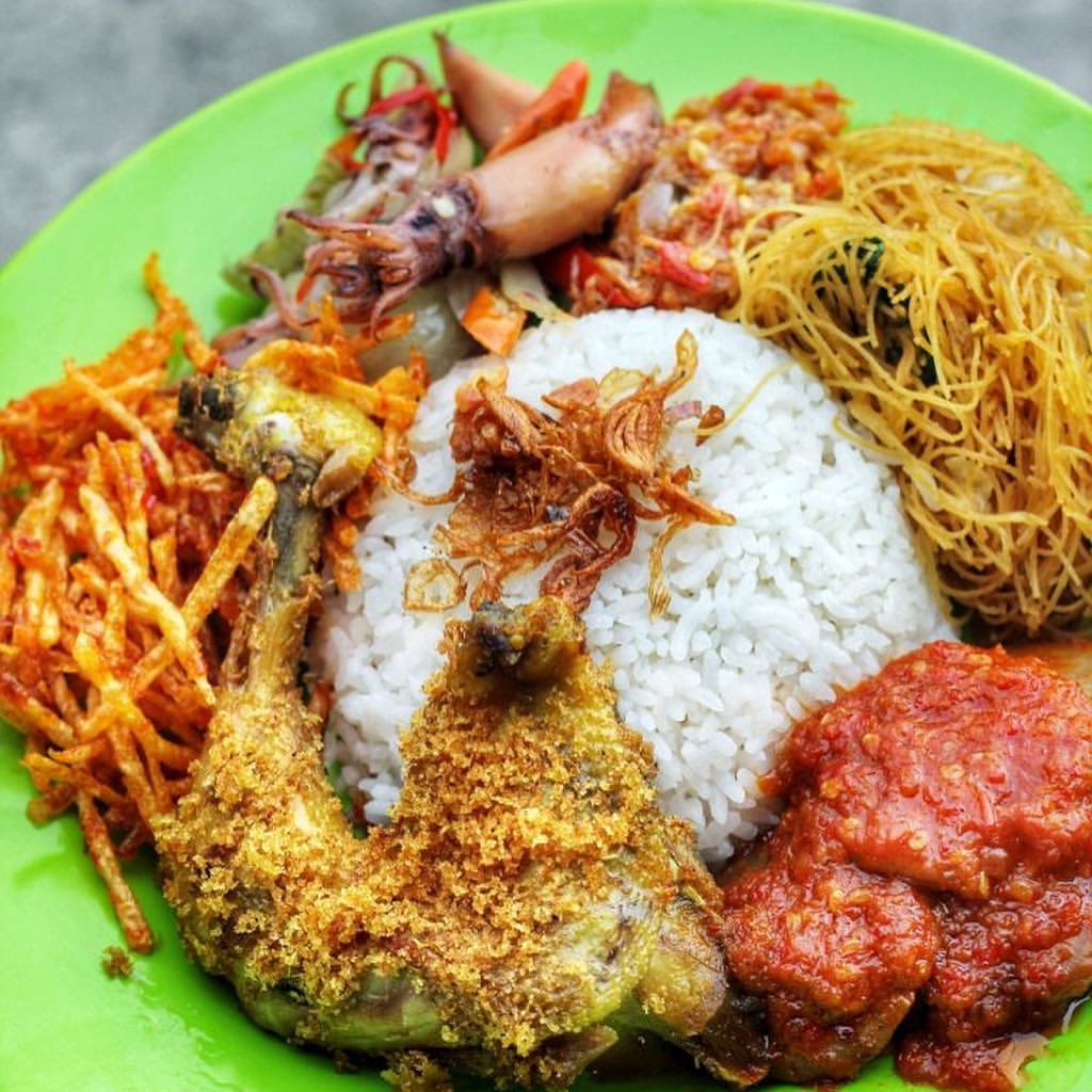 Nasi Uduk Bu Sumi Rekomendasi Kuliner Malam Jakarta Barat