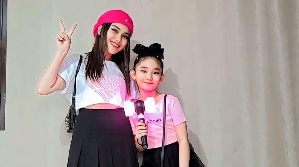 Ayu Ting Ting dan Bilqis Nonton Konser BLACKPINK Instagram