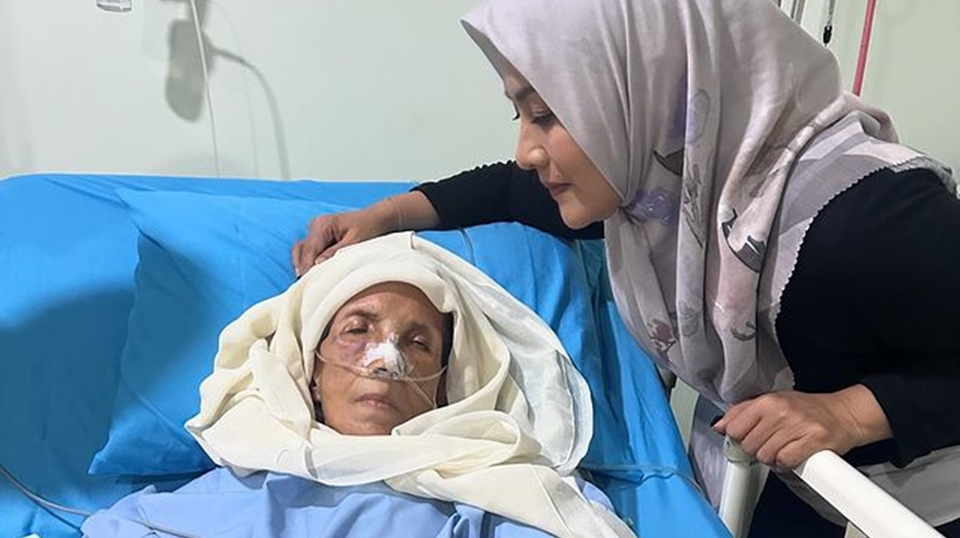 Elma Theana kakak Sonny Septian bareng Ibu Mereka