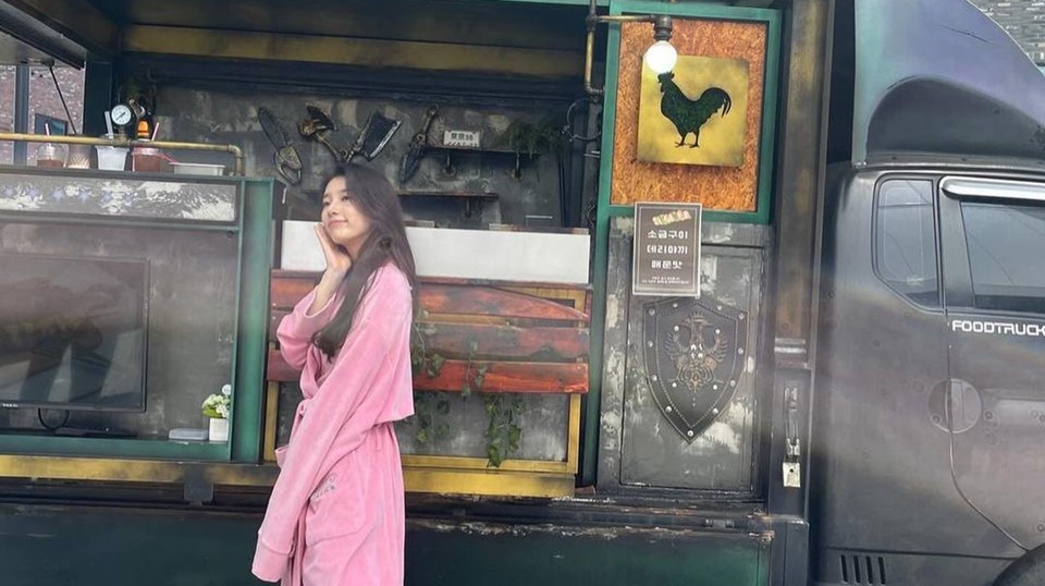 Suzy Pamer Food Truck dari Jennie BLACKPINK nstagram