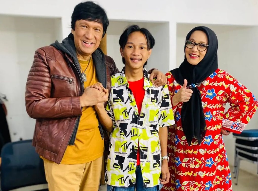 Marissa Haque bersama Ikang Fawzi dan Fajar Sadboy Instagram